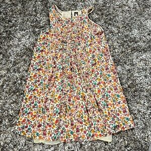 Spectacular dress with floral appliqués... the perfect summer dress!